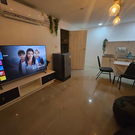 Jomtien Beach Hostel Exterior photo