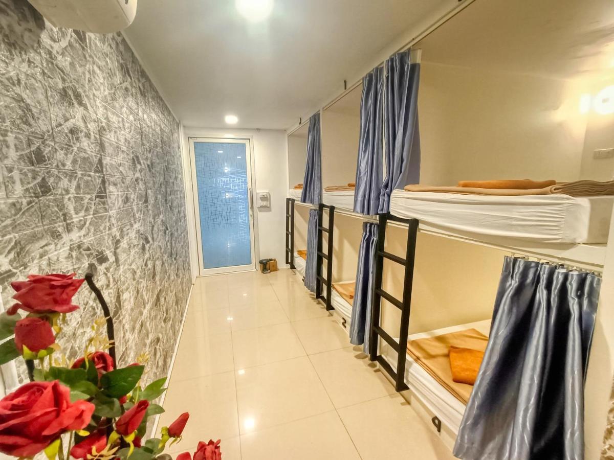 Jomtien Beach Hostel Exterior photo